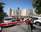Prikaz štete nakon što je nekoliko raketa lansiranih iz Irana navodno pogodilo to područje kao odmazdu za nedavne izraelske napade, u Holonu, južno od Tel Aviva, Izrael/Saeed Qaq