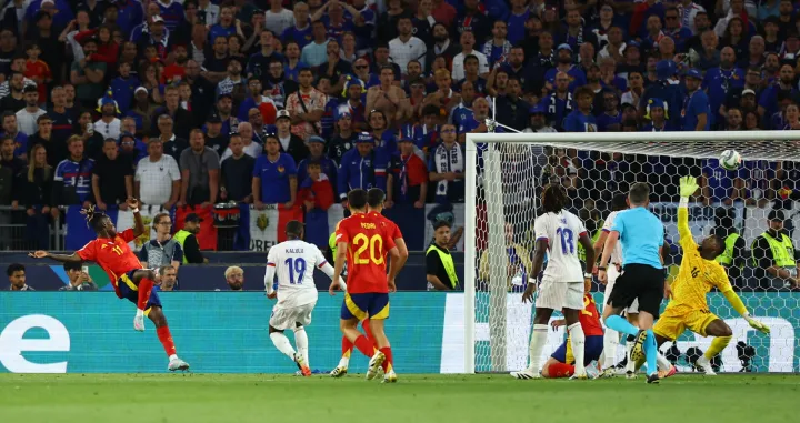 Soccer Football - Nations League - Semi Final - Spain v France - MHPArena, Stuttgart, Germany - June 5, 2025 Spain's Nico Williams scores their first goal REUTERS/Kai Pfaffenbach