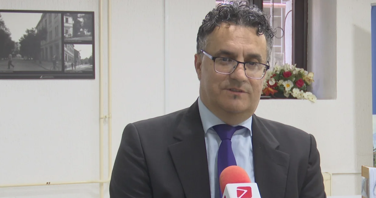 Alosman Husejnović nakon promocije u Tuzli/