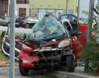 Vatrogasci su morali sjeći vozilo da bi došli do putnika/Instagram/