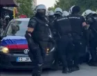 Novi Sad, policija, razbijanje stakala na automobilu, privođenje demonstranta, studentski protesti, Srbija/Prtsc