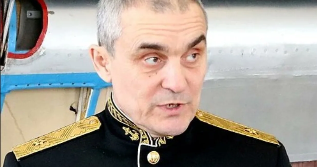 Ildar Ahmerov/X/X