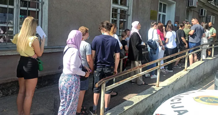 Redovi za pasoše/