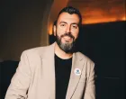 Doktor Edhem Čustović, Tuzlak koji živi u Melbournu u Australiji i predaje na renomiranom La Trobe univerzitetu, preko društvenih mreža neumorno promoviše uspješne Bosance i Hercegovce širom svijeta/