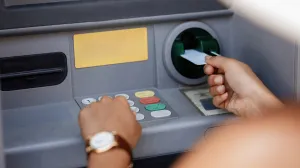 bankomat, podizanje novca/Freepik