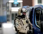 epa08407231 A German Special Operations Command (SEK) officer on duty at the Greek market district in Cologne, Germany, 07 May 2020. According to police, a woman fired several shots with a gas gun in a neurology practice at the Neumarkt in Cologne. The woman was first on the run and was then arrested at home by the Special Operations Command (SEK). EPA/SASCHA STEINBACH/Sascha Steinbach
