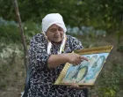 Beguna Salihović iz bratunačkog naselja Biljača i 30 godina nakon genocida u Srebrenici traži posmrtne ostatke sina Džemaila. U trenutku smrti imao je samo 21 godinu. U genocidu joj je ubijen i muž Džemal/Samir Jordamović