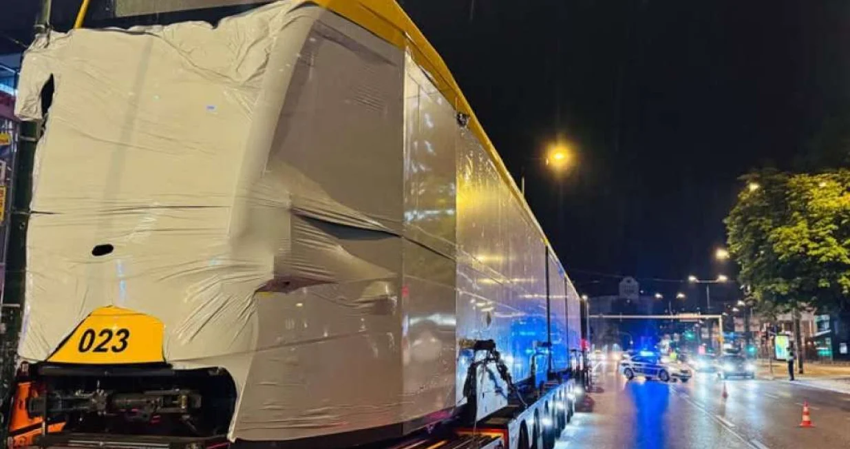 Došao još jedan novi tramvaj/Facebook//