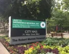 Hamilton odaje počast žrtvama genocida u Srebrenici/