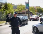 Policajac reguliše saobraćaj nakon završetka suđenja/Damir Deljo