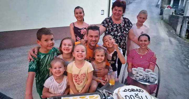 Darko Ćališ sa porodicom/Prozor-Rama.info//