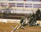 Soldiers set up barricades to block a bridge connecting New Taipei with Taiwan's capital Taipei during the annual Han Kuang military exercises in Taipei, Taiwan July 15, 2025. REUTERS/Ann Wang/Ann Wang