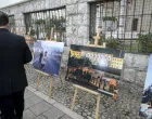 Sarajevo, BIH - 15. juli 2025:U Sarajevu je prigodnim programima obiljeЕѕena deveta godiЕЎnjica pokuЕЎaja puДЌa u Turskoj, Dan demokratije i nacionalnog jedinstva. PredvoД'ena ambasadorom Turske u BiH Eminom Aksekijem delegacija je obiЕЎla Е ehisko mezarje KovaДЌi, prisustvovala komemoraciji u ambasadi te programu u Gazi Husrev-begovoj dЕѕamiji. UpriliДЌen je i panel tim povodom kojem je nazoДЌio i ДЌlan predsjedniЕЎtva BiH ЕЅeljko KomЕЎiД‡ te drugi visoki zvaniДЌnici, akademici i graД'ani (SamД±r JordamovД±c - Anadolu Agency)/