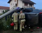Teška nesreća kod prijedora, donji garevci, volvom se zabio u stub, vatrogasci izvlačili vozača/Facebook/Facebook