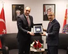 TIRANA (AA) - Generalni direktor albanske policije Ilir Proda, tokom posjete Turskoj sastao se sa turskim kolegom i posjetio MeД'unarodni sajam odbrambene industrije (IDEF 2025) u Istanbulu.U saopД‡enju Generalne direkcije albanske policije navodi se da je albansku delegaciju na prijateljskom i toplom sastanku primio generalni direktor turske policije, guverner Mahmut Demirtas, u pratnji direktora Odjela za meД'unarodnu saradnju, viЕЎeg menadЕѕera Gokhana Demirtole i direktora Odjela za Interpol i Europol, viЕЎeg menadЕѕera Mustafe Serkana Sabance. (Policia e ShqipГ«risГ« - Anadolu Agency)/