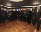 Učesnici humanitarne večere sa episkopom Stefanom i Davorom Savičićem/Telegram