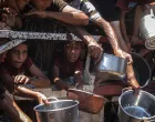 Humanitarna organizacija je 24. jula 2025. godine distribuirala hranu Palestincima koji se suoДЌavaju s ozbiljnim poteЕЎkoД‡ama u pristupu osnovnim potrepЕЎtinama zbog izraelske blokade i vojnih operacija u Pojasu Gaze.Tokom distribucije u gradu Gazi okupile su se mase ljudi, ЕЎto je naglasilo rastuД‡u humanitarnu krizu u enklavi. (Ali Jadallah - Anadolu Agency)/