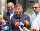 Lider Liste za pravdu i red Nebojša Vukanović pres ispred zgrade Delegacije Evropske unije u Bosni i Hercegovini/Senad Gubelić