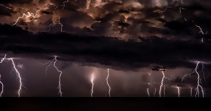 Prema procjenama zone pljuskova sa grmljavinom će se proširiti nad Bos. Krajinu iza 18 časova/Unsplash