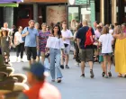 Prvi dan ljeta 2025. u Sarajevu, građani i turisti na ulicama/Senad Gubelić