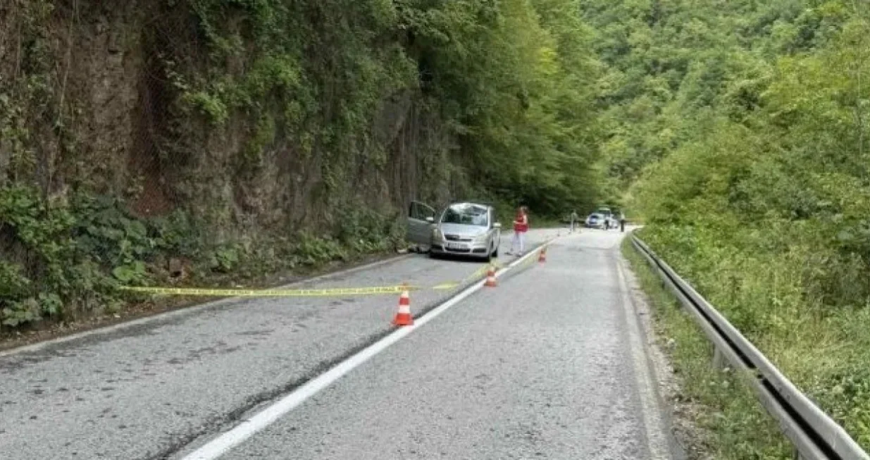 Nesreća se dogodila na lokaciji Sijeračke stijene kod Miljevine prilikom odrona stijene/