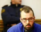 Goran Ravlić; Čitanjem optužnice danas je u Kantonalnom sudu u Sarajevu počelo suđenje Gorana Ravliću, Leđibi Ravlić i Latifu Jašareviću, psihički i fizički zlostavljali Goranovu suprugu Nerminu/Damir Deljo
