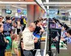 Putnici na aerodromu u Kini//