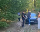 Francuski turisti na makadamskom putu kod Sanskog Mosta/Zlatan Čekić