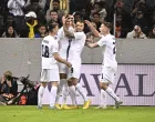 epa10210278 Slovenia's Benjamin Sesko (2-L) celebrates with teammates after scoring the 1-0 lead during the UEFA Nations League soccer match between Sweden and Slovenia in Solna, near Stockholm, Sweden, 27 September 2022. EPA/Claudio Bresciani SWEDEN OUT/Foto: Claudio Bresciani