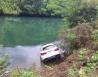 Skupocijeni Mercedes završio u Vrbasu, rijeka, izvlačenje automobila, Vrbas/Vatrogasci Banja Luka