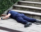 FUP. Federalna uprava policije, vježba, taktičko-pokazna vježba, policajac, mrtav policajac, ILUSTRACIJA, povrijeđen, tuča, sukob, fizički obračun, leži na podu/Fena