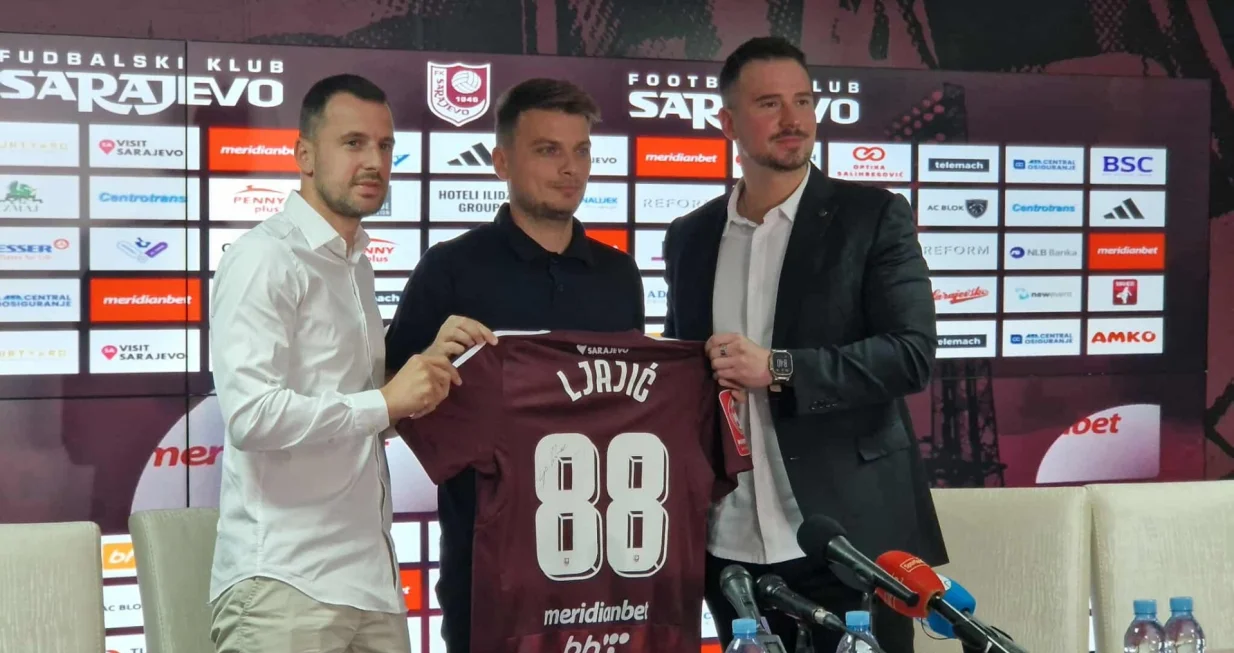 Adem Ljajić na potpisu za FK Sarajevo/Foto: 