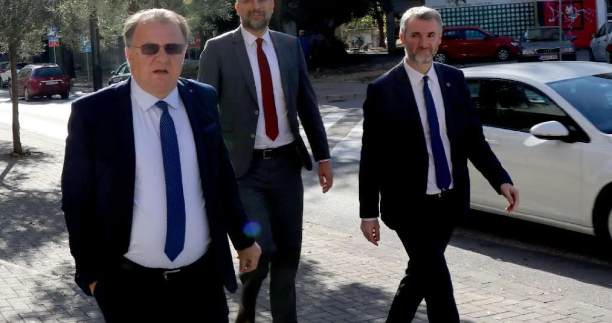 trojka foto.jpg/