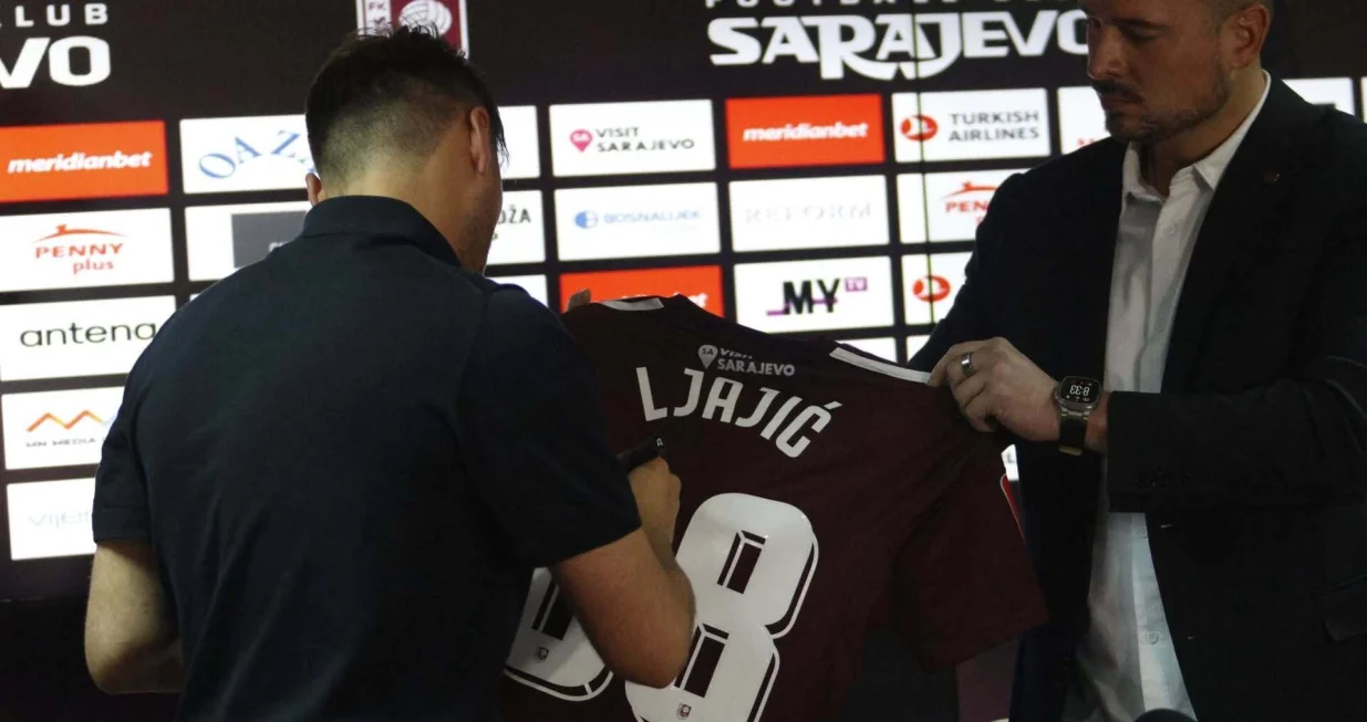 Adem Ljajić na potpisu za FK Sarajevo/Foto: 