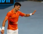 epa10395333 Novak Djokovic of Serbia in his match against Sebastian Korda of the United States during the Mens Singles Final 2023 Adelaide International Tennis Tournament at the Memorial Drive Tennis Centre in Adelaide, Australia, 08 January 2023. EPA/MATT TURNER AUSTRALIA AND NEW ZEALAND OUT/Foto: Matt Turner