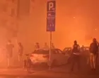 Protesti širom Srbije: Okršaj policije i građana u Beogradu, demonstrante u Novom Sadu zasuli pirotehničkim sredstvima/Screenshot