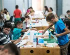 Prvi ljetni program SrebrenicaKids, koji je okupio 40 mladih iz Srebrenice, Bratunca i Sarajeva uzrasta od 7 do 14 godina, održan je proteklih dana u Memorijalnom centru Srebrenica - Potočari//