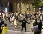 Serbia's police officers intervene to end standoff between ruling party supporters and anti-government protesters in Belgrade, Serbia, August 13, 2025. REUTERS/Djordje Kojadinovic/Djordje Kojadinovic