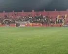 Red Army i igrači Veleža nakon meča/Foto: 
