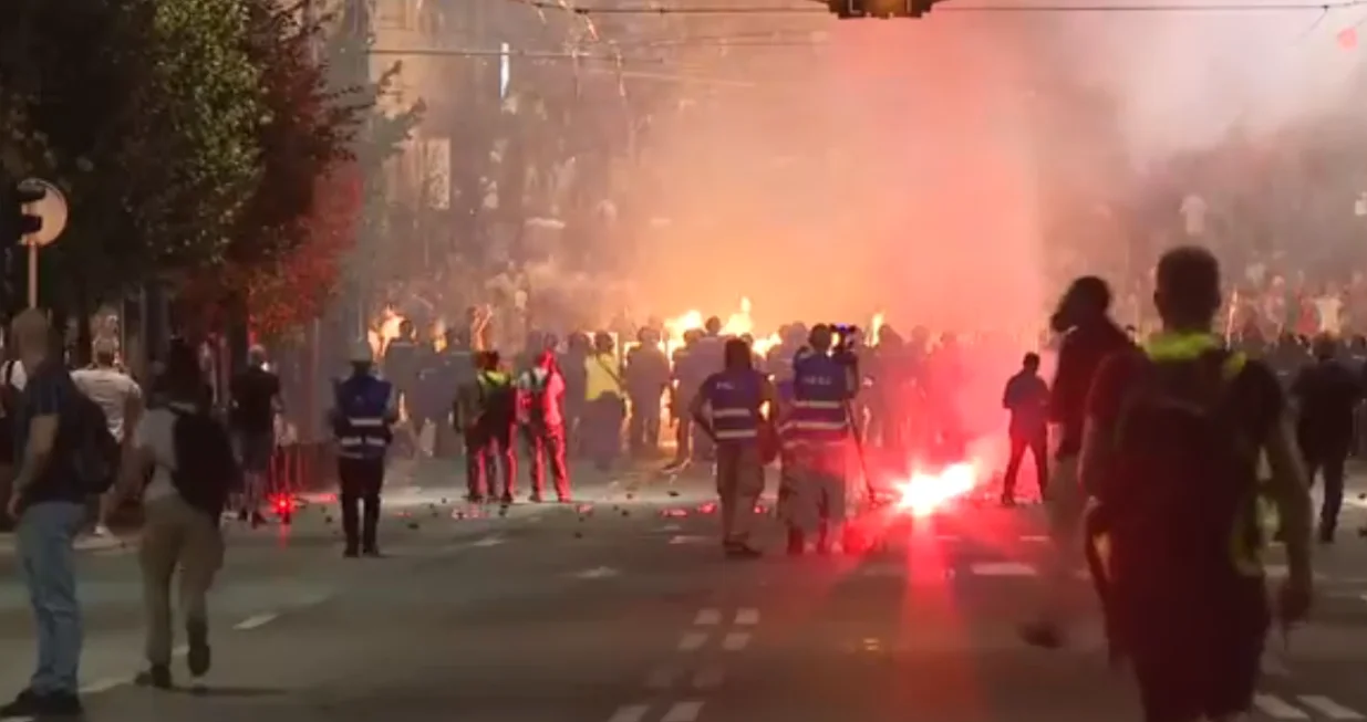 Neredi na ulicama Beograda/Foto: