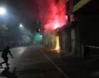 Valjevo 16.08.2025. Demoliranje prostorija Srpske napredne stranke, SNS, poЕѕar, zapaljene prostorije. Protest Srbija se umiriti ne moЕѕe zbog policijske brutalnosti, protesti nakon brutalnog nasilja policije nad graД'anima Foto: Amir HamzagiД‡/Nova.rs/Amir Hamzagić