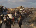 Palestinci hrle na granični prelaz Zikim kako bi dobili ograničenu pomoć u hrani dok se kriza gladi pogoršava zbog tekuće izraelske blokade u sjevernoj Gazi/Khalil Ramzi Alkahlut
