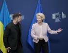 European Commission President Ursula von der Leyen welcomes Ukrainian President Volodymyr Zelenskiy in Brussels, Belgium, where he will participate in a meeting of European leaders, August 17, 2025. REUTERS/Bart Biesemans/Bart Biesemans