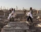 Tijela Palestinaca ubijenih u izraelskom napadu na kuću porodice Abu Sharia, koja se nalazi u naselju Sabra u južnom dijelu grada Gaze, Gaza, 21. augusta 2025. U napadu je ubijeno sedam Palestinaca, uključujući dvoje djece. Tijela su članovi porodice odnijeli iz mrtvačnice bolnice Al-Ahli radi sahrane/Khames Alrefi