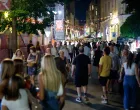 Sarajevo je večeras postalo središte kulturnih zbivanja regije, uz svečano otvaranje 31. Sarajevo Film Festivala. Grad je oživio u posebnoj atmosferi, prepun turista, gostiju i građana koji uživaju u filmskom programu i bogatom noćnom životu/Damir Deljo