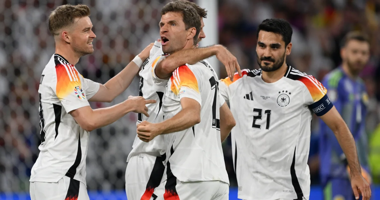 Minhen, Njemačka - 14. jun 2024: Thomas Muller (13) i Ilkay Gundogan (21) iz Njemačke slave u utakmici Evropskog prvenstva u fudbalu 2024. (EURO 2024) Grupe A između Njemačke i Škotske na Allianz Areni u Minhenu. (Gökhan Balcı - Anadolu Agency)/Foto: 