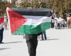PARIZ, FRANCUSKA - 23. AUGUST 2025.Aktivisti u francuskoj prijestolnici Parizu odrЕѕali su danas protest podrЕЎke Palestincima u Gazi.Demonstranti su se okupili ispred katedrale Notre Dame i protestirali leЕѕeД‡i na zemlji kako bi simbolizirali ubijene u Gazi.Cilj protesta bio je skrenuti paЕѕnju na kontinuirano izraelsko nasilje i teЕЎku humanitarnu krizu u opkoljenoj enklavi.UДЌesnici su izjavili da je simboliДЌni protest imao za cilj podizanje meД'unarodne svijesti o humanitarnoj krizi u Gazi. (Гњmit DГ¶nmez - Anadolu Agency)/