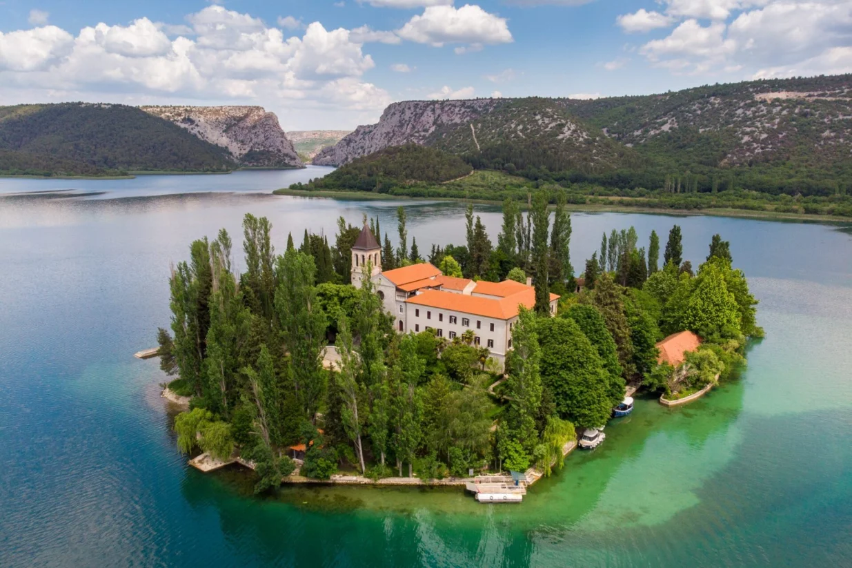Otok Visovac u Hrvatskoj//