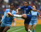 epa09949097 Chelsea's Jess Carter (R) in action against Manchester City's Khadija Shaw (L) during the women's English FA Cup final between Chelsea FC Women and Manchester City WFC at Wembley in London, Britain, 15 May 2022. EPA/NEIL HALL EDITORIAL USE ONLY. No use with unauthorized audio, video, data, fixture lists, club/league logos or 'live' services. Online in-match use limited to 120 images, no video emulation. No use in betting, games or single club/league/player publications/Foto: Neil Hall
