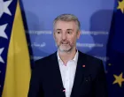 SARAJEVO, 3. septembra (FENA) - Ministar komunikacija i prometa Bosne i Hercegovine Edin Forto je izrazio zadovoljstvo što je postignut dogovor sa prevoznicima koji su prethodnih dana blokirali promet u BiH. Cilj je jasan, poručio je, moramo uraditi sve što je potrebno da olakšamo našim firmama da rade na evropskom tržištu. (Foto FENA/Almir Razić)/Almir Razić